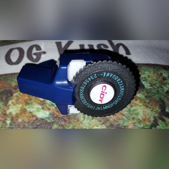 Mini Portable Manual Label Maker DIY 3D Embossing Label Writer/Printer [C101] - Picture 4 of 16